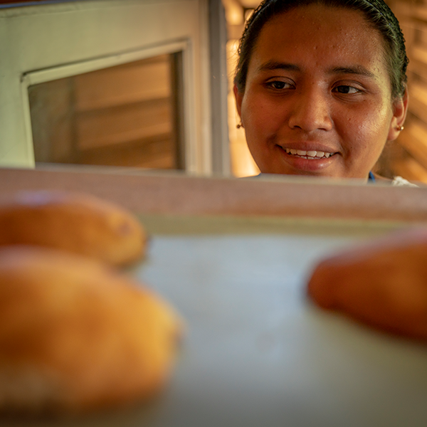 RenaceGuatemala's tweet photo. Renace busca generar oportunidades de desarrollo económico, mejorando la capacidad técnica de adolescentes y adultos para aumentar las posibilidades de obtener un empleo. #RenaceAporta https://t.co/qcmeMeUkbj