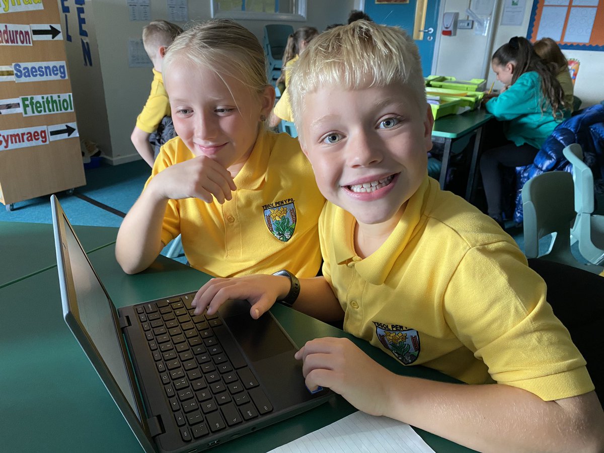 MrJames5PYP's tweet photo. Prynhawn cyffrous yn defnyddio Chromebooks newydd sbon 😁💻
Exciting afternoon using our brand new Chromebooks 😁💻 https://t.co/FIxvD7wHVe