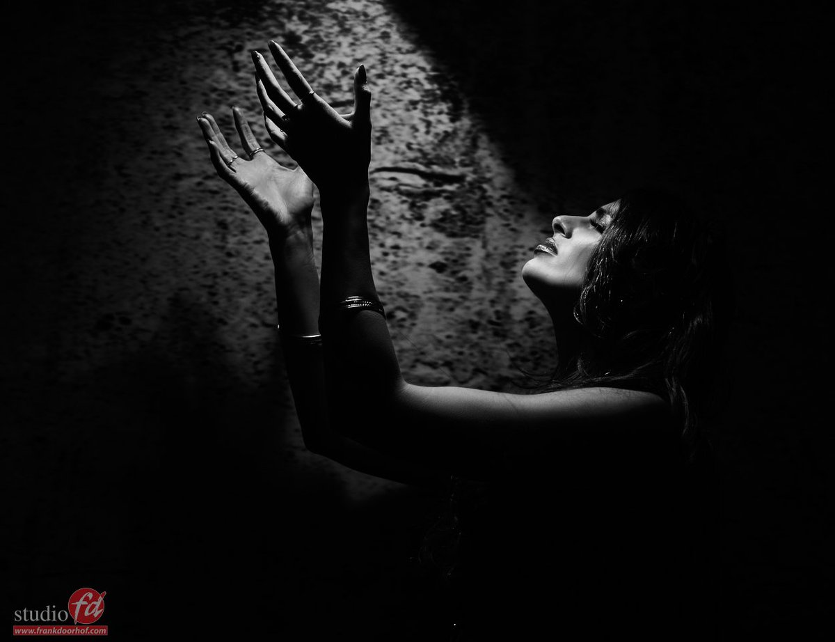 frankdoorhof's tweet photo. Felisa during the small flash workshop.
Love the way the flash benders give you the option of steer the light.
#AQCOLOR #alphapro #xrite #tethertoolsnl #betterwhenyoutether #modelphotography #nissin #flashbender #clickpropbackdrops https://t.co/HJpVTBsGCM