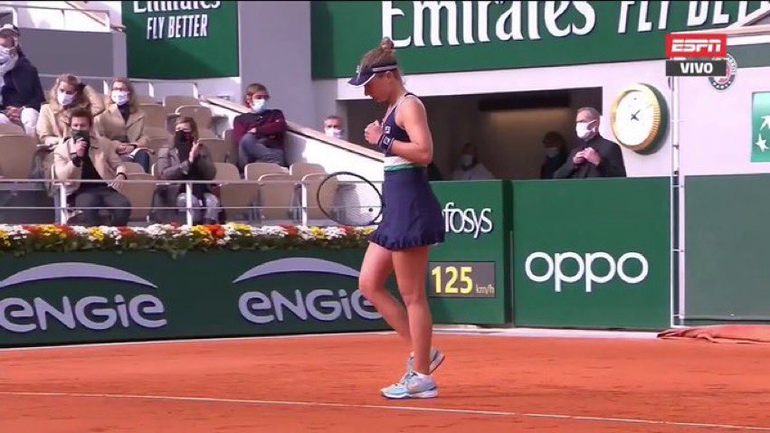 PachuFerrari's tweet photo. Vamos @nadiapodoroska ! Cómo decimos entre deportistas .. en las buenas y en las MALAS mucho MÁS !!! Se entiende la tristeza pero vas a agradecer lo aprendido.Feliz por el tenis femenino .. a seguir disfrutando! https://t.co/JwJ1Oy8FyU