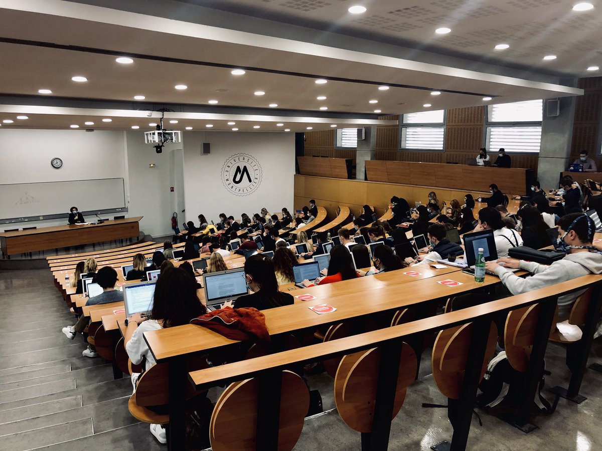 GClamour's tweet photo. Alternance « présentiel/distanciel », diffusion efficace des cours en direct, respect des jauges, port du masque, sens de circulation : notre @Faculte_DSP_UM met tout en œuvre pour demeurer ouverte dans l’intérêt des étudiants. https://t.co/cYULvWFOeJ