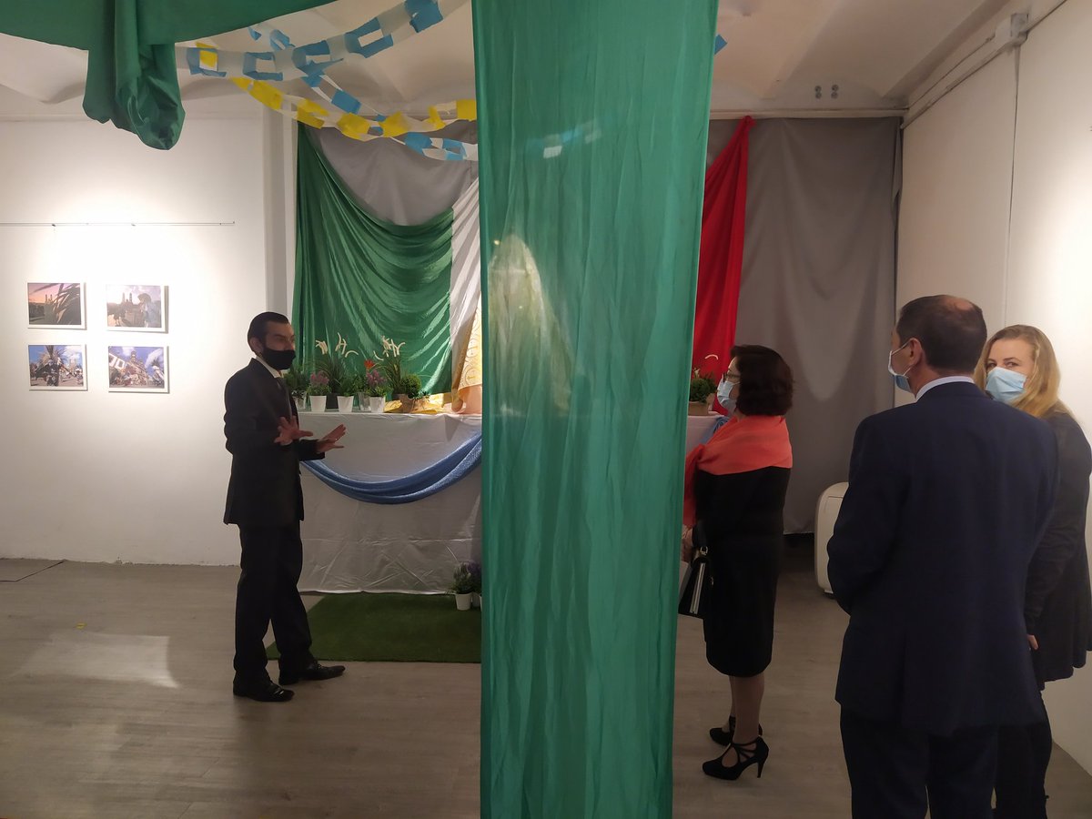 MEXCATBarcelona's tweet photo. La Cónsul de México en Barcelona María Teresa Rosas ha visitado la instalación a la Virgen de Zapopan y exposición de grabados de la Romería en @CasaMexicBCN
La Romería de la Virgen de Zapopan es Patrimonio Inmaterial de la Humanidad en México por la @UNESCOMexico desde 2018. https://t.co/SsDF3vGshE