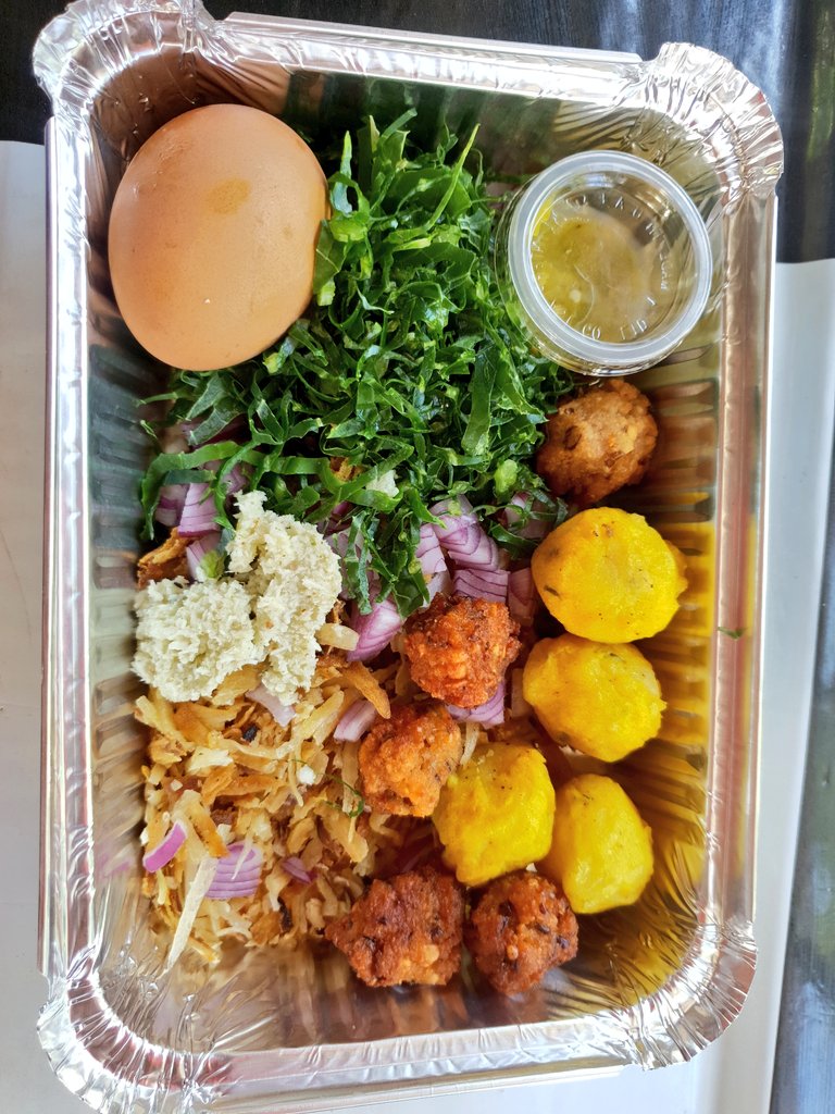 FatmahShokat's tweet photo. Urojo take away  😋

Urojo Kombo na Mishkaki 10 ni 5000
Urojo  ndogo ya Mishkaki 3 ni 3000

Vipilipili, ukwaju,chutney  ujirambee

📍Mikocheni B 
📞0655 258 737 https://t.co/fKmQATPUHC