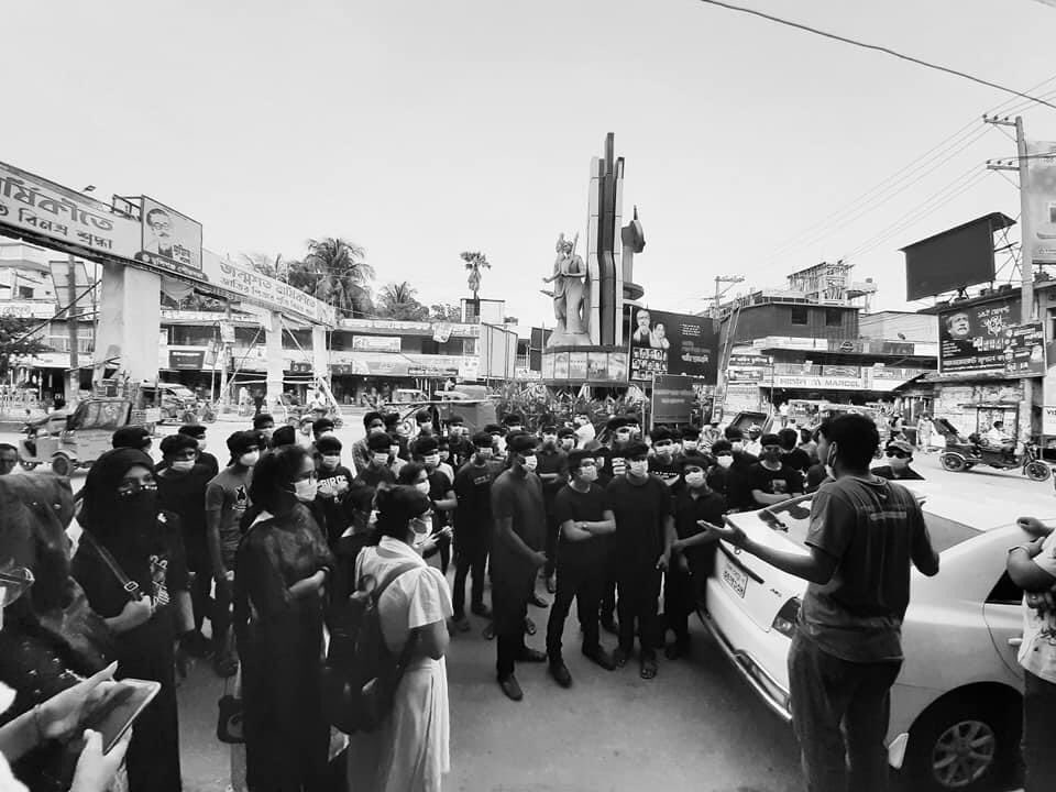 AleenEyaz's tweet photo. #ProtestAgainstRape|| 08.10.2020
During this pandemic, an average of 4 women are being raped every day. 1000+ cases have been reported this year.
We want the government to carry out the execution of rapists with the right decision.
#stoprapeculturebangladesh https://t.co/0a6r2W2d1z