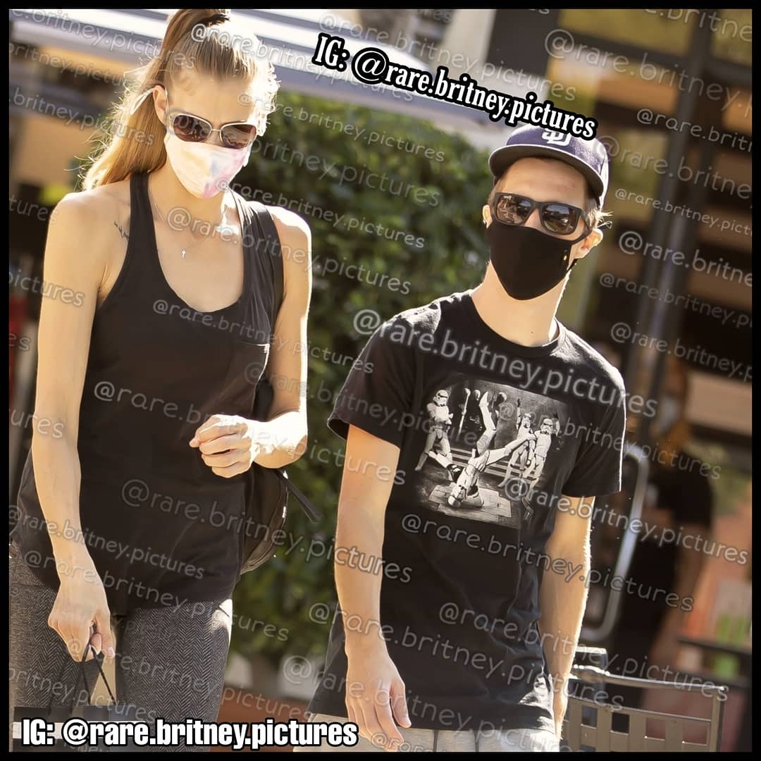 RareBritney's tweet photo. Maybe I missed it being reported already, but in case I haven't: October 4 - Jayden with Victoria, doing some shopping in Calabasas.. yes, I KNOW!! https://t.co/oFpysk28Gu