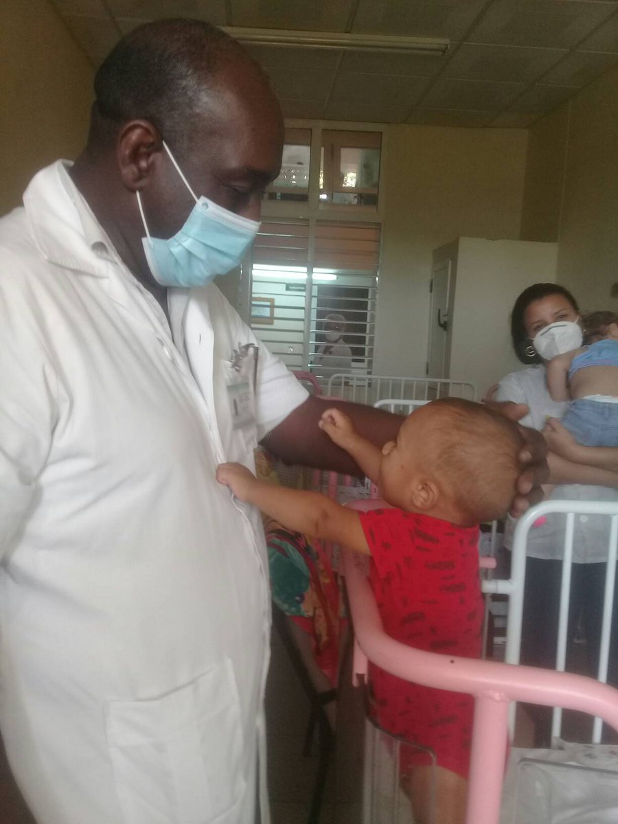 SaludDPinar's tweet photo. El Dr. Miguel Gómez Cruz Subdirector de Asistencia Médica de la @DPinardelrio constata el nivel de satisfacción de trabajadores y de las madres que hoy están con sus niños en el Hospital Pediátrico Pepe Portilla #PinardelRío #CubaPorLaVida @MarciaCobas @GeoPAlvarez https://t.co/aGxnOb0dGy