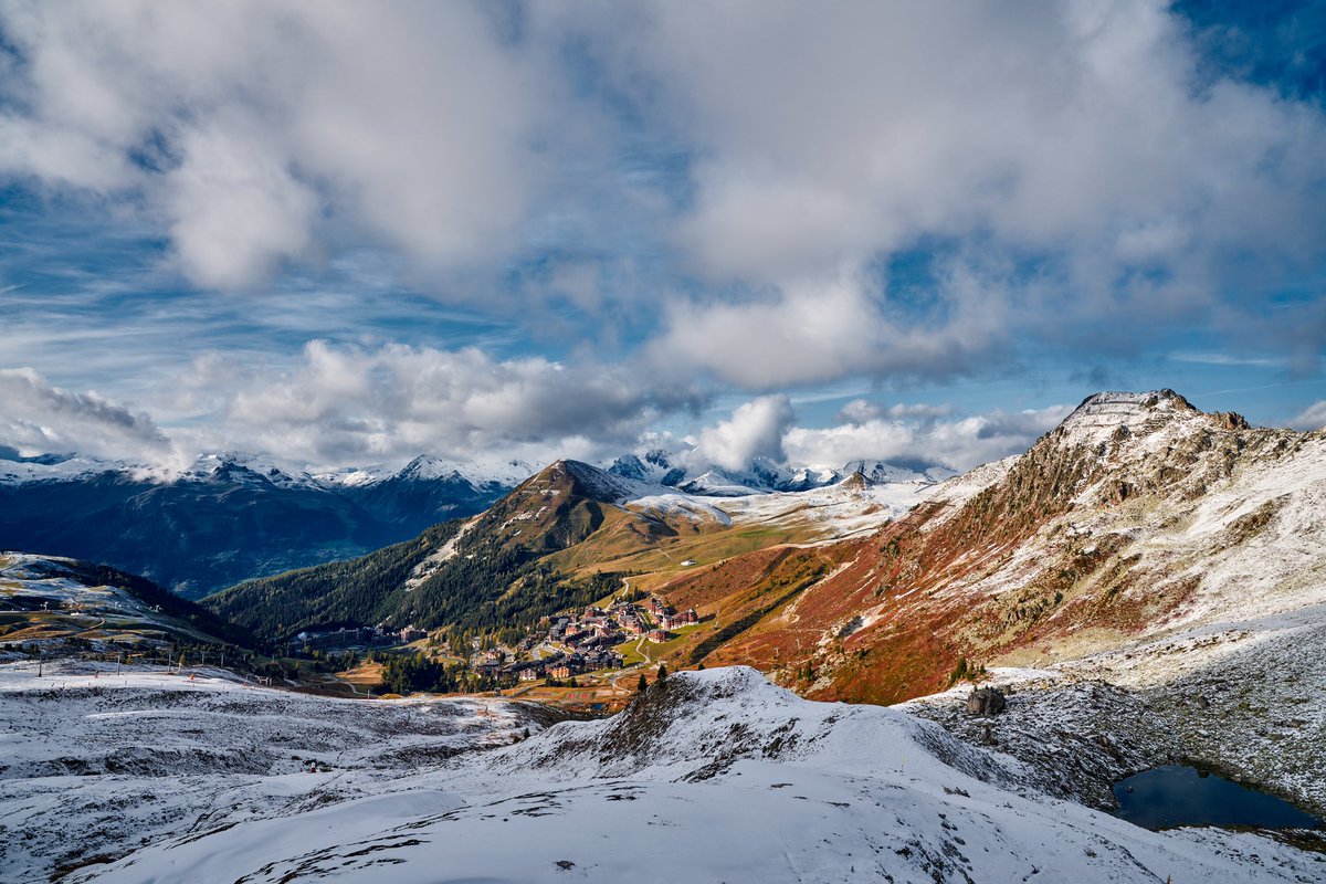 LaPlagne's tweet image. Quand l’hiver se mêle à l’automne 🍂+ ❄️ = 😍 #LaPlagne #neige #hiver #automne #unforgettablemoments  📷@_stonecat