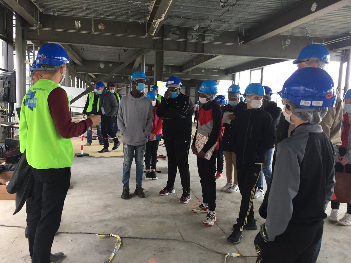 acrennes's tweet photo. #CdB2020 1ère journée des "Coulisses du bâtiment"
Les élèves du clg des Hautes Ourmes #Rennes découvrent le chantier du futur CFA du bâtiment 🏗️🛠️
▶️Un moment privilégié pour échanger sur les métiers et les formations professionnelles dans le cadre de leur parcours d’orientation https://t.co/yUFb2NA78E