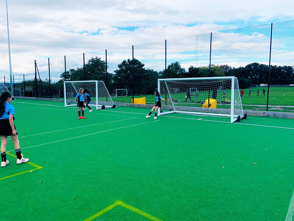 CrosfieldsSport's tweet photo. Year 6 girls intro into being a hockey goalie. #CrosfieldsSport #CrosfieldSchool #TeamCrosfields https://t.co/uBNglbMK5y