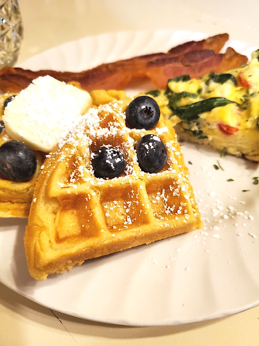 5OjoBB's tweet photo. What's for breakfast at the 5 Ojo Inn Bed and Breakfast?  Well,  how does pumpkin spice waffles with blueberries, yummy bacon and a warm slice of veggie frittata right out of the oven sound?

#eurekasprings #bedandbreakfast #breakfast #gourmet #frittata #waffles #foodies #5Ojo https://t.co/luueArCAiJ