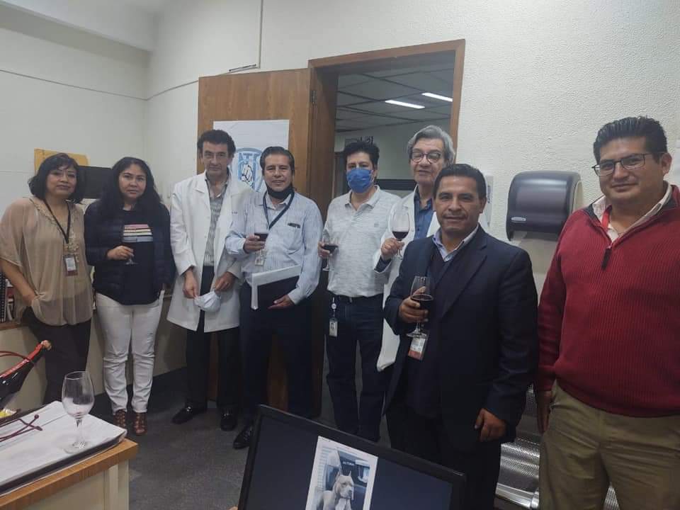 agradecemos el apoyo incondicional del Dr. Gaspar que nos ha otorgado instalaciones y mobiliario para poder trabajar