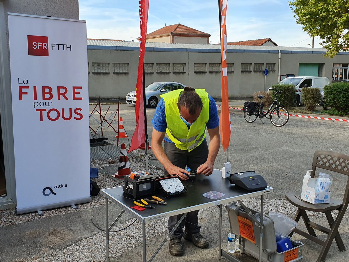 PCAMEO's tweet photo. Déplacement @CaroleDelga Pdte @Occitanie NRO @tarnfibre @SFR_FTTH @VilleDeCarmaux en présence @ramond_christ Pdt #Departement81 JL Bousquet Maire @BELFORTEric1 Direct. @tarnfibre @Guillau65996503 DR SO @AlticeFrance https://t.co/gnkRHMvufF