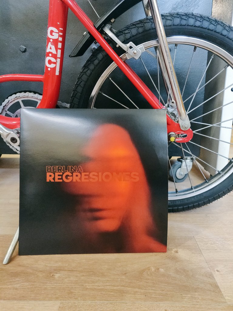ciudad_oasis's tweet photo. Hoy no podemos parar de escuchar #Regresiones de @berlinarock 🤘🏼🌴 https://t.co/mDf8l30vVG