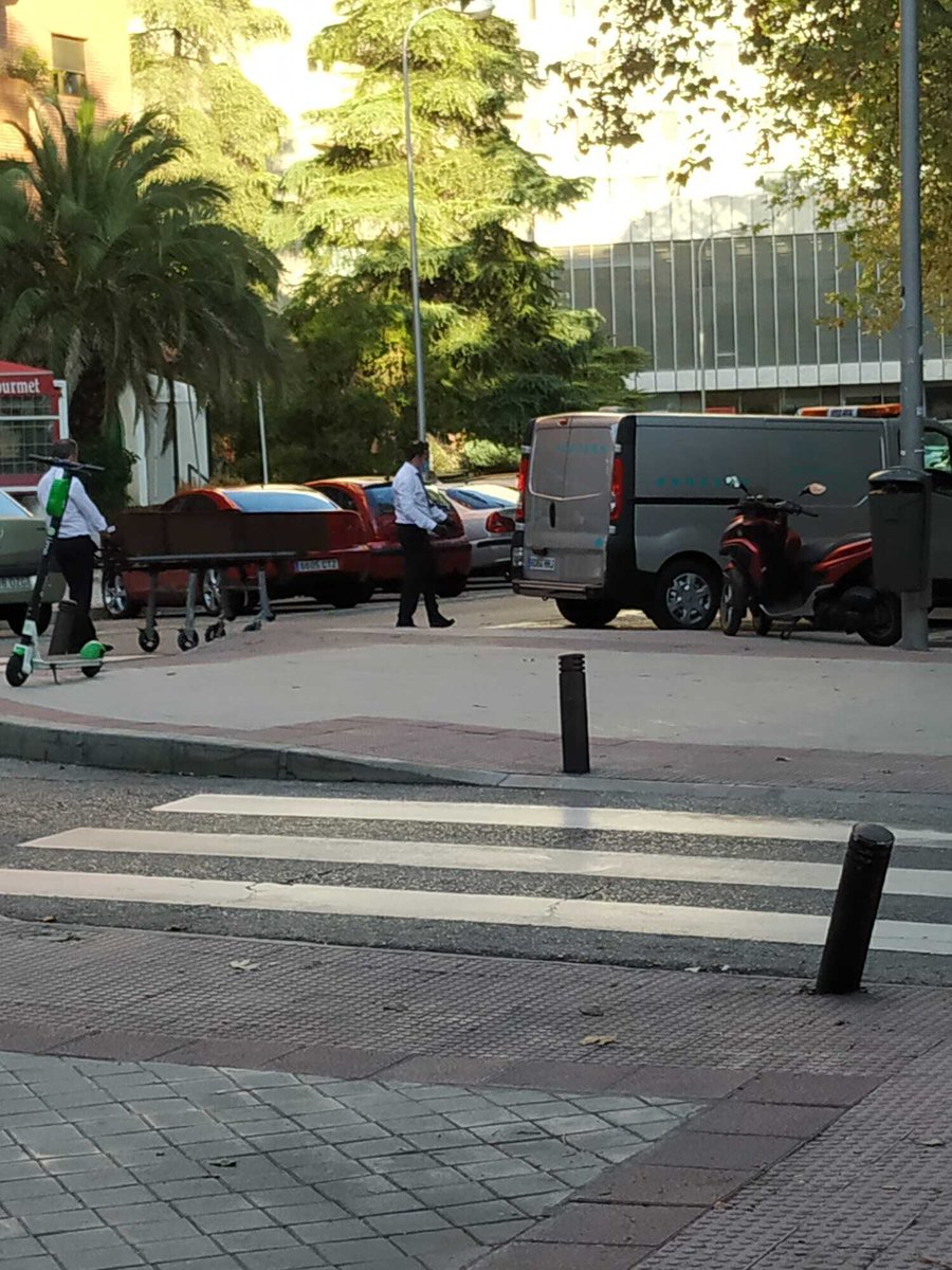 derechoavivir's tweet photo. Ayer, sacaron un ataúd del centro abortista Dator...
¿De verdad hay gente que cree a la ministra @IreneMontero de @IgualdadGob cuando dice que el aborto es seguro?
Siempre entran dos vivos y sale uno muerto, y en ocasiones los dos fallecidos. 
#SalvemosLasDosVidas https://t.co/UI8S84l6Au