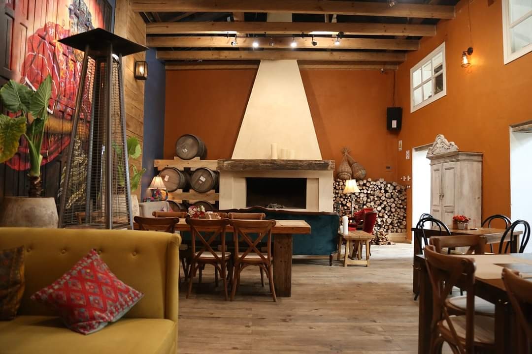 SarajevoSc's tweet photo. Y ante la #Lluvia, nuestra área de #chimenea ☕ https://t.co/27ijO9514J