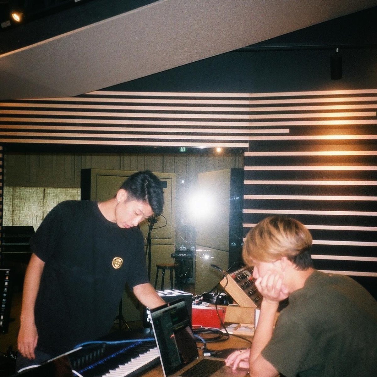 neutmagazine's tweet photo. #NEUTが気になるニュース #NEUS
向井太一などの楽曲プロデュースを手がけてきた音楽プロジェクト”Opus Inn”と、ジャンルを問わないビートで国内外から評価の高いトラックメイカー・DJのMadkosmosが、コラボ楽曲『After Life』を配信開始。
詳細▼
https://t.co/TSTlygvkKc https://t.co/dAlhTYcSmr