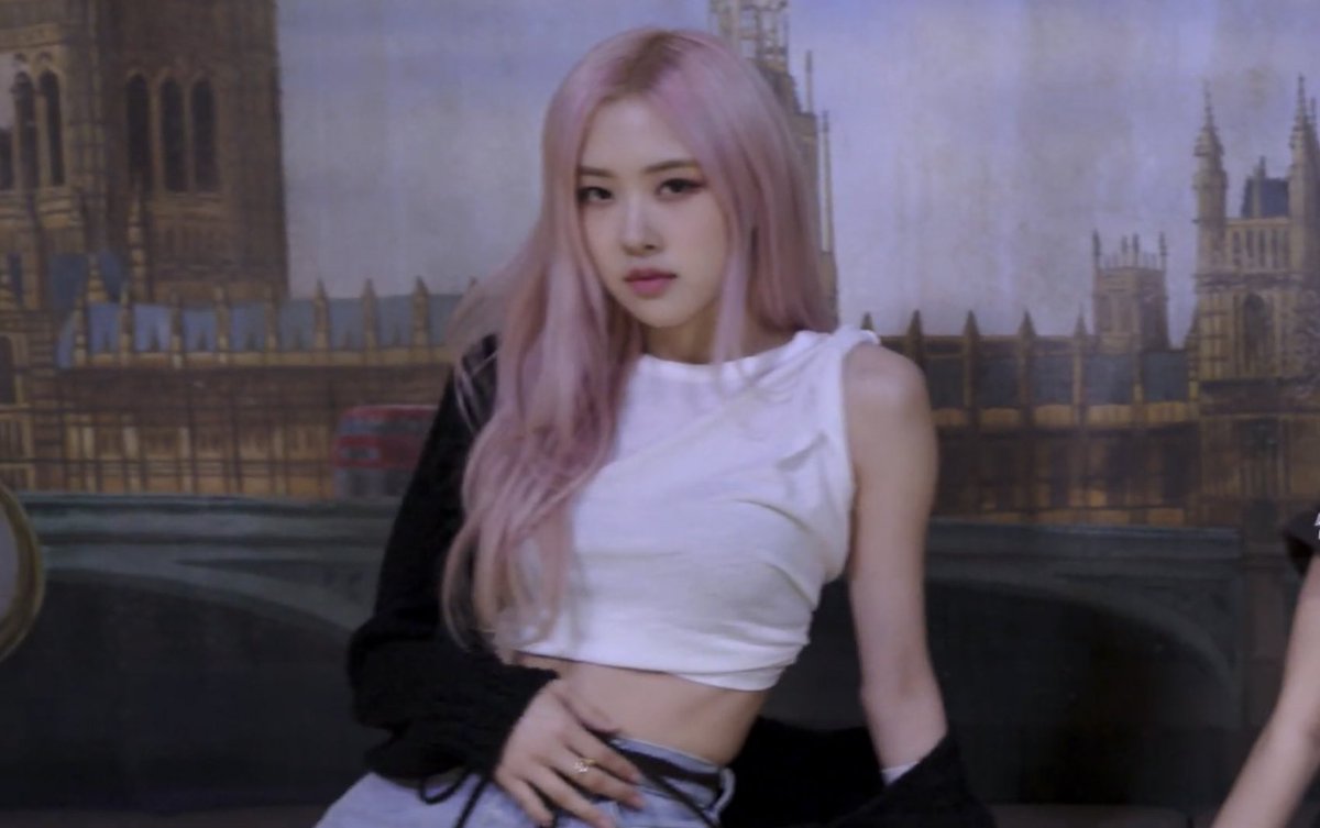 picturesrosie's tweet photo. ROSÉ https://t.co/kaYAbPqQbW