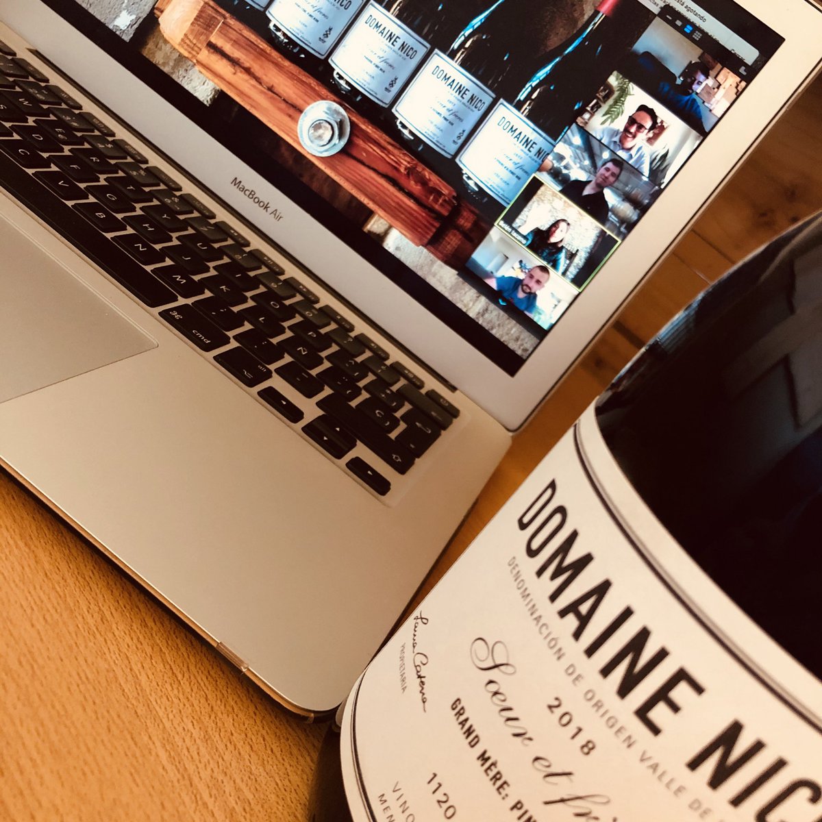 Altísimo lujo, éste de arrancar la mañana probando estos bombazos.
Añada 2018 de Domaine Nico, los Pinot argentinos que marcan historia de la mano de <a href="/LauraCatena/">Laura Catena</a>, <a href="/royurvieta/">Roy Urvieta</a> y <a href="/beleniacono/">Belén Iacono</a>.