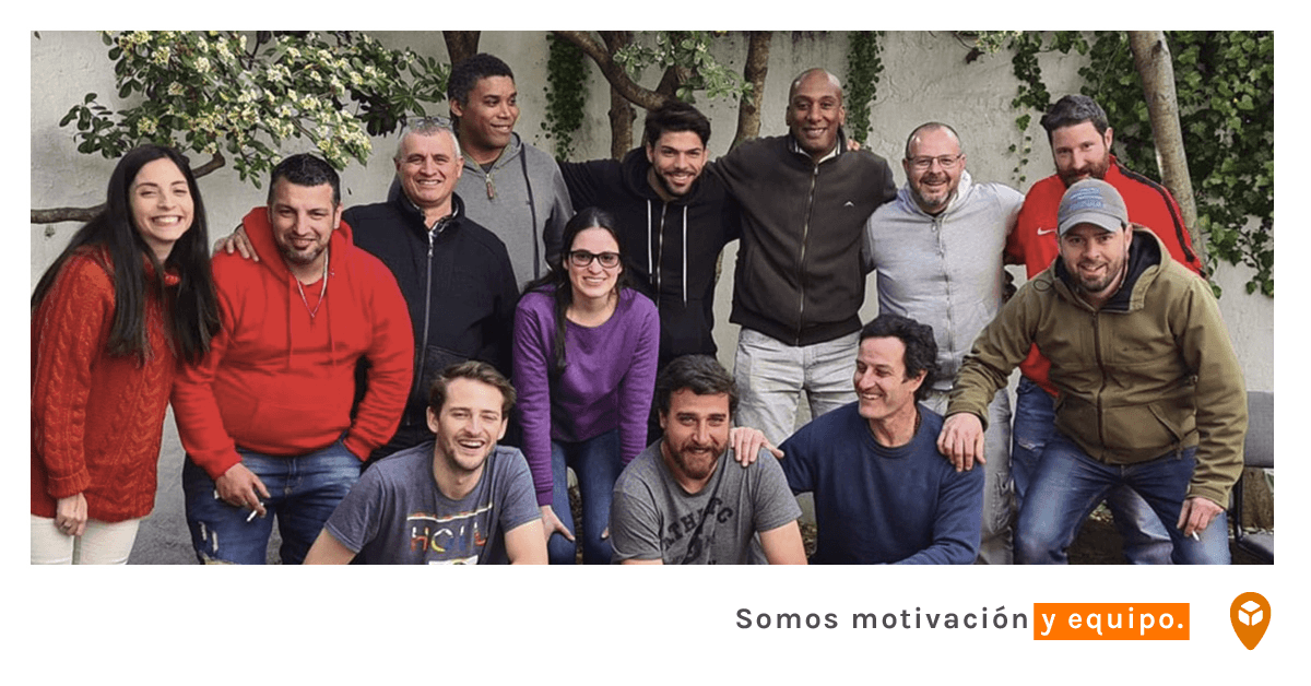 "Elige un trabajo que te guste, y no tendrás que trabajar ni un día" En esta foto, se encuentra parte de nuestro equipo operativo, los que hacen que cada día 💥las cosas pasen💥  Se nota que nos gusta lo que hacemos, no? 
#SD #SDUY #Envios #Ecommerce #Tecnologia #Equipo #Teamwork