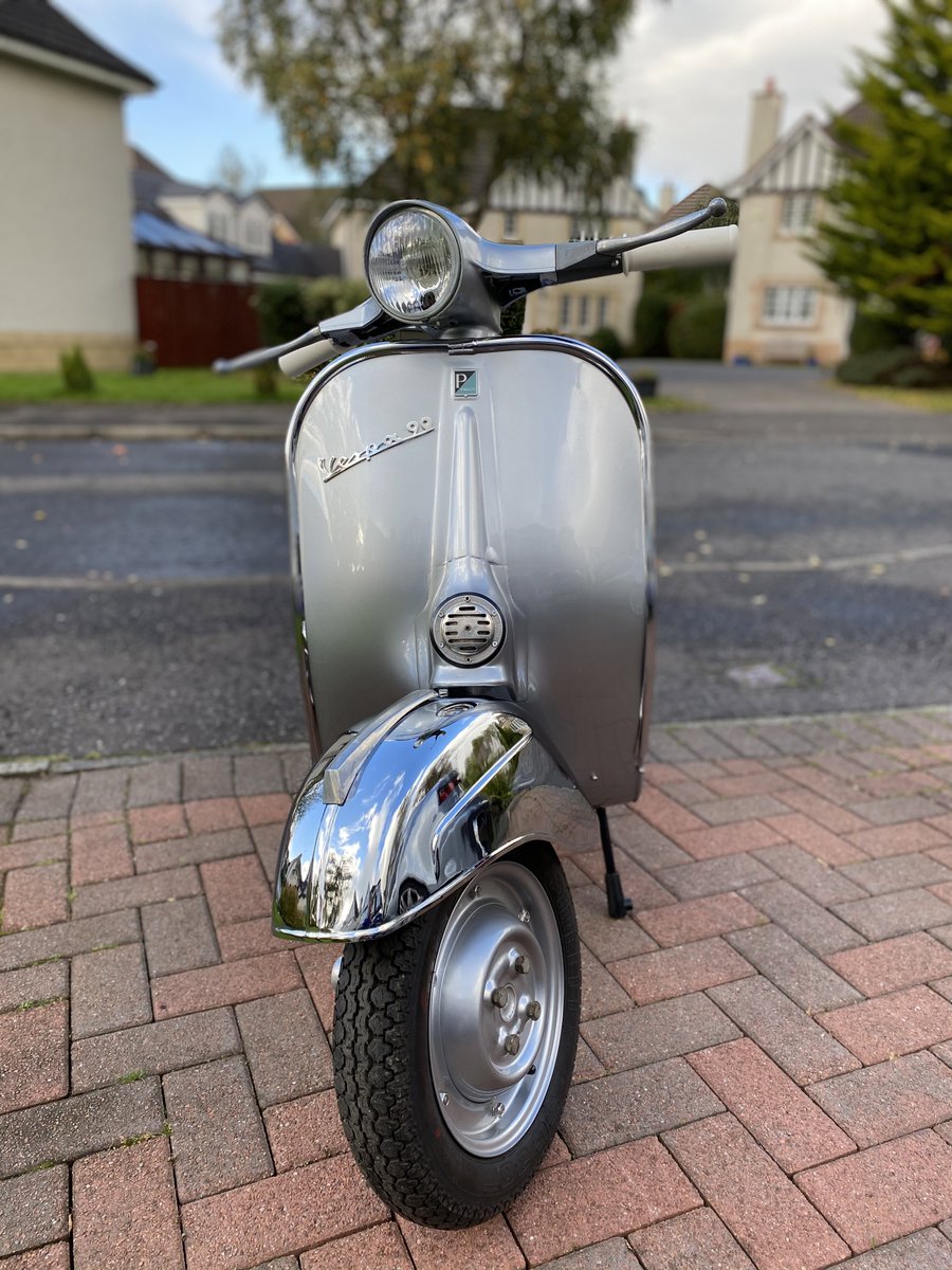 robert2burns's tweet image. Patient leaving the clinic after some cosmetic work to complete the restoration #vespa #smally #smallframe #v90 #drrobertlambrettaclinic