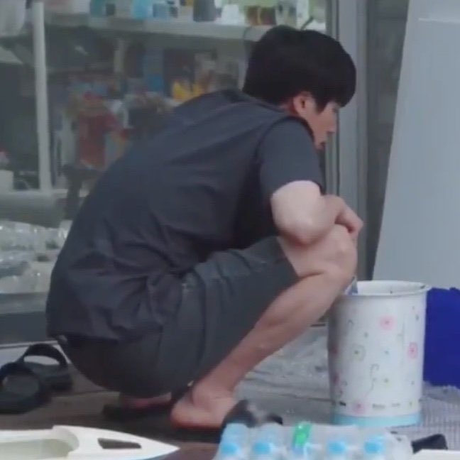He squats in smol 
