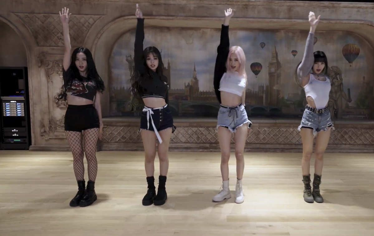 jenlisafeed's tweet photo. their outfits, the room... everything looks SO good https://t.co/5N6bLv1M69