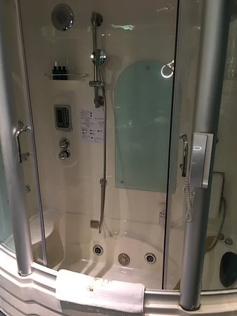 @fabrec_jp マカオ、ホテルリスボアのシャワーが、まあ、訳わからん。 
