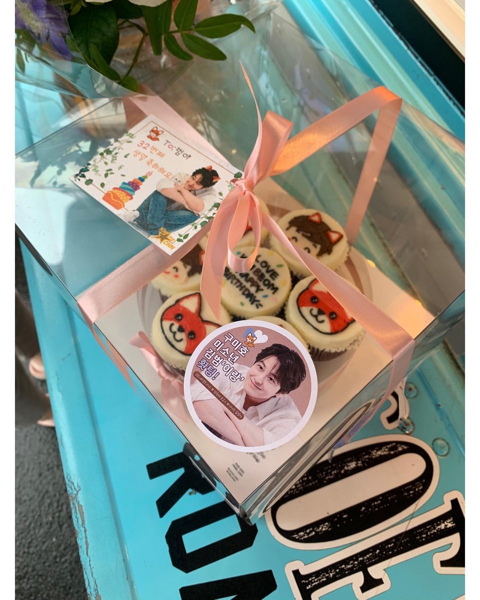 KlMBEOM's tweet photo. Massive thanks for sending me this coffee truck into my shooting location. It was sent by 🥔 family. Once again, thank you for being a supportive friend {also} family. I cherish y'all https://t.co/oXxjBZogw3