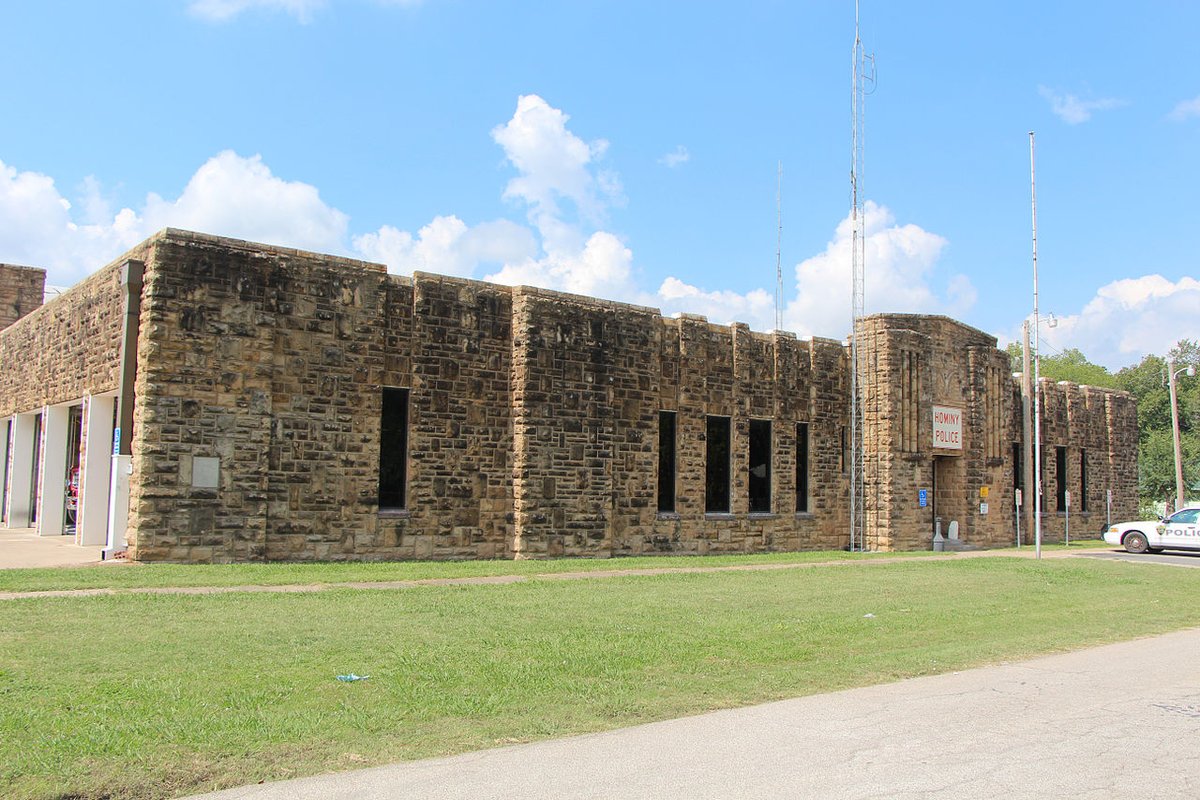 Day 8  #Rocktober Oklahoma Sandstone is a  #Sedimentary rock. The Works Progress Admin used it in the 30s creating a distinct style as seen in this former Nat Guard Armory. ©Steven Price  https://en.wikipedia.org/wiki/Hominy_ArmoryI was thrown off this Armory roof as a toddler.There was a rope.