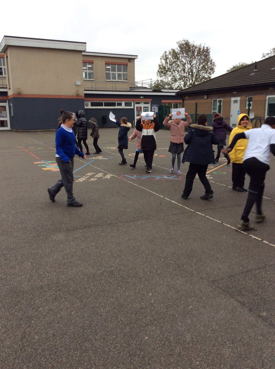 MowmacreHill's tweet photo. Year 5 thought ‘human solar system’ was out of this world! They applied their knowledge of the solar system and were able to replicate how the planets orbit the sun. 🌍☀️☄️🌑 #Year5 #5CB #5OB #EarthAndSpace #OutdoorLearning https://t.co/7mnebZ10T5