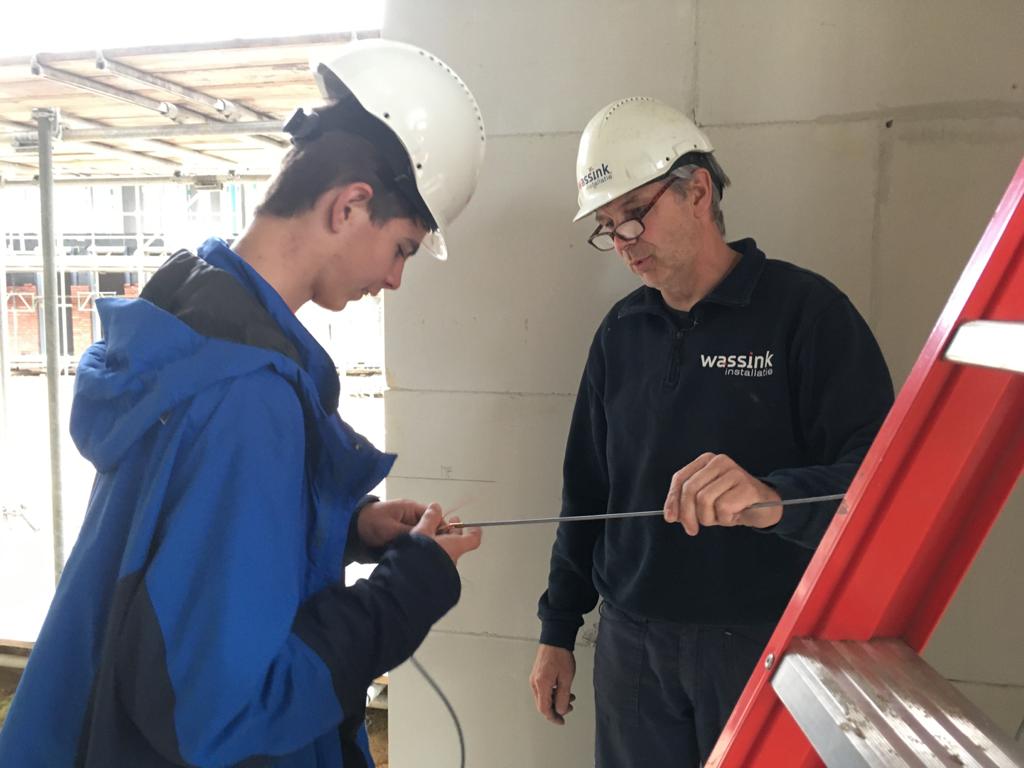 REGIO8's tweet photo. VIDEO | Uniek stageproject voor Doetinchemse Vmbo-leerlingen in de installatietechniek. 'Dit is leuker dan in de klas' https://t.co/5kdbzUMAFB https://t.co/qya71MN0DD