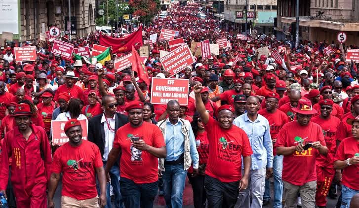 MbuyiseniNdlozi's tweet photo. How it started.        How it’s going. https://t.co/PO6Bgom73p