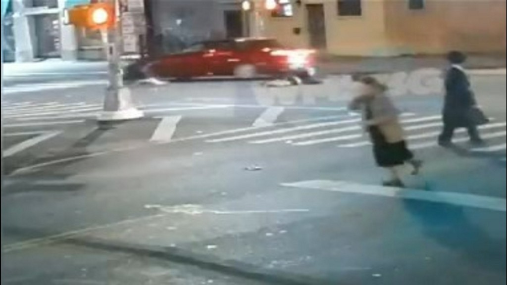 ABC7NY's tweet image. Video: 2 pedestrians struck by hit-and-run driver in Brooklyn 7ny.tv/36Jhgnh
