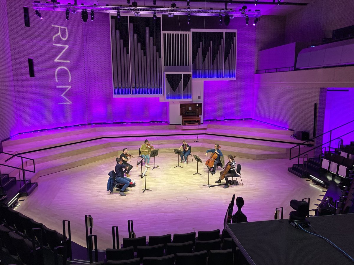 To say that it has been an utter joy to rehearse and play with our Rncm students is an understatement. Life affirming stuff within difficult times for musicians. These guys give us much hope. Come watch tonight 8pm. rncm.ac.uk/performance/th… @RNCMvoice @jyoungpiano @richjmcollins