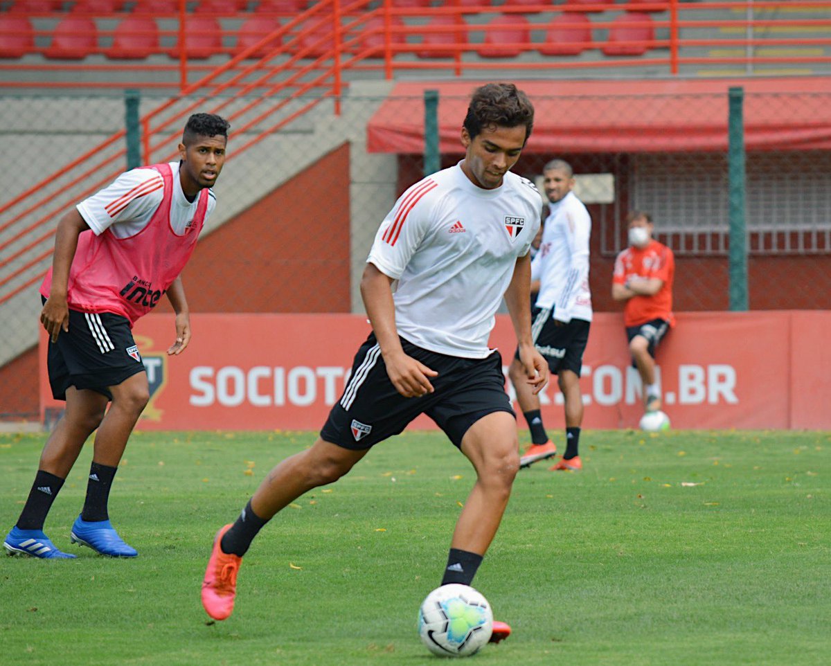 SaoPauloFC's tweet photo. ⚽️ A garotada do Sub-20 foi convocada para integrar as atividades da reapresentação.

#MadeInCotia
#VamosSãoPaulo 🇾🇪 https://t.co/CaxmcaBhnT