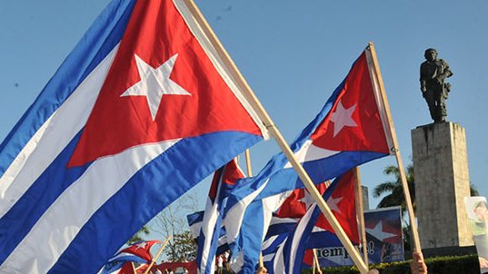 Entonces, aquí estás #CheGuevara Guerrillero d hierro y de balas, pregonero del valor, d los principios y del ejemplo. En estos tiempos d trabajo, esfuerzo, solidaridad y amor nos acompañas, y donde estés, vigila, alerta, crítica y ¡cuídanos! VENCEREMOS! #EternoGuerrilero #Cuba