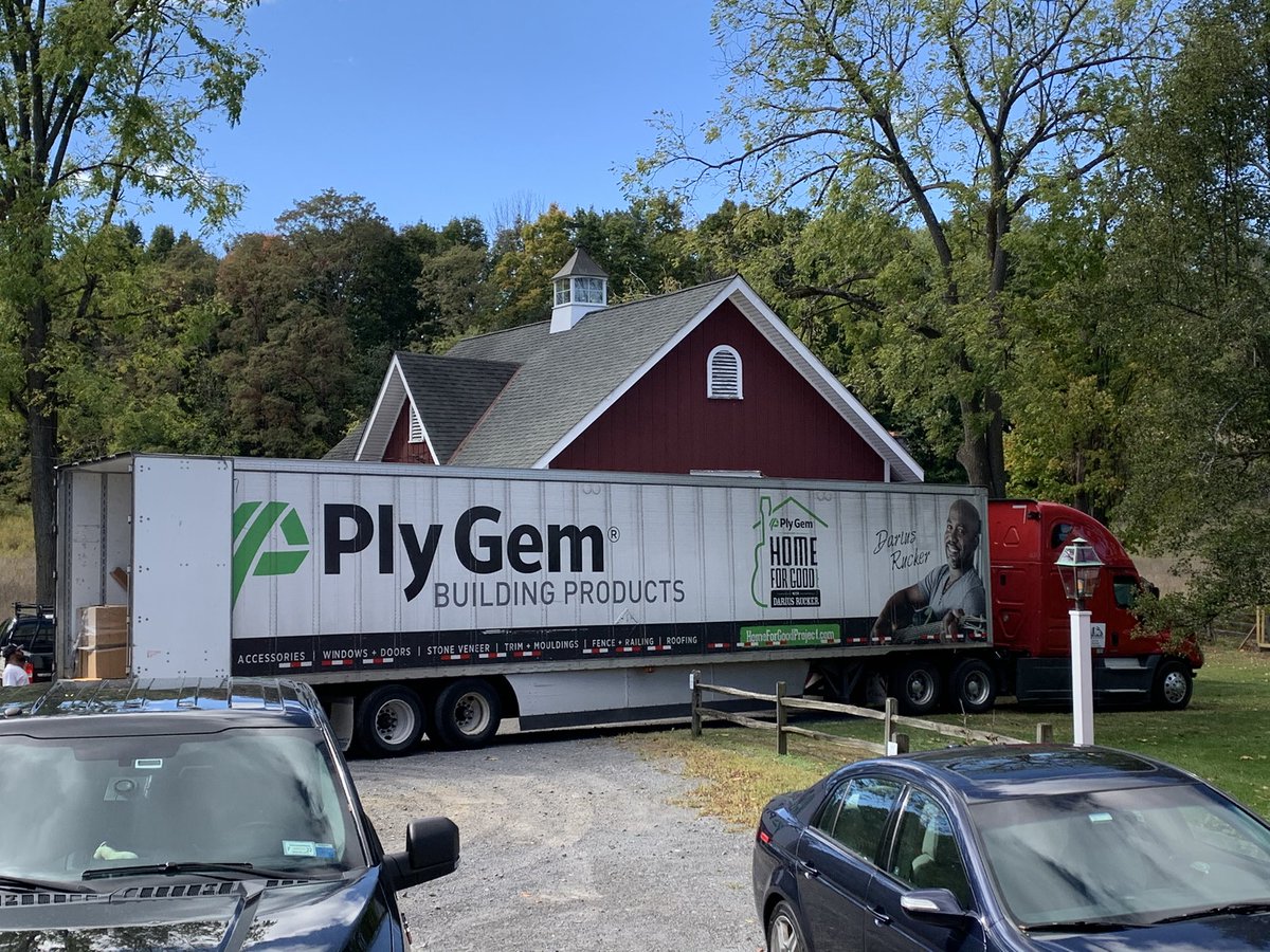 NBWindowDoor's tweet photo. Ply Gem coming in hot with Darius Rucker on the side of the truck πΌ Get your windows here! #Windows #Doors #LocalDistributor https://t.co/vmTRR0vymR