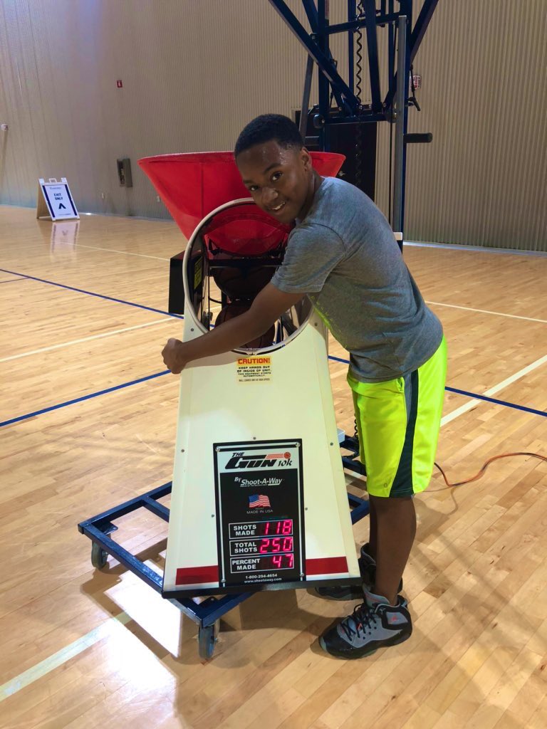 Putting in those silent hours my OG @coachshaine is always talking about. The #GrindDontStop here!
โข
#HeartOverHeight #BlessedGratefulThankful https://t.co/WxbWe4Vnzh