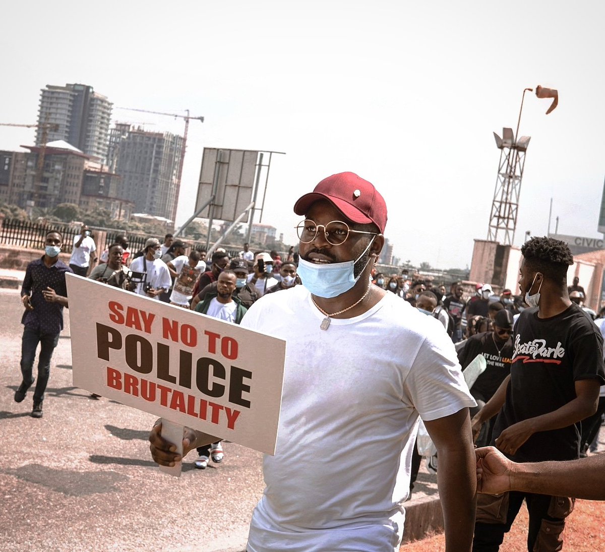 1884photo's tweet photo. Nigerian artiste @falzthebahdguy leading an #EndSars protest in Lagos.
Photo: @neecnonso
#1884collective #nigerianphotographers #EndSars #EndSarsProtest cc: @OsakpolorOmo @eyeforgetnot @ollamade @enigma_kaye @ebunakinbo @BensonIbeabuchi https://t.co/9iD5752b42