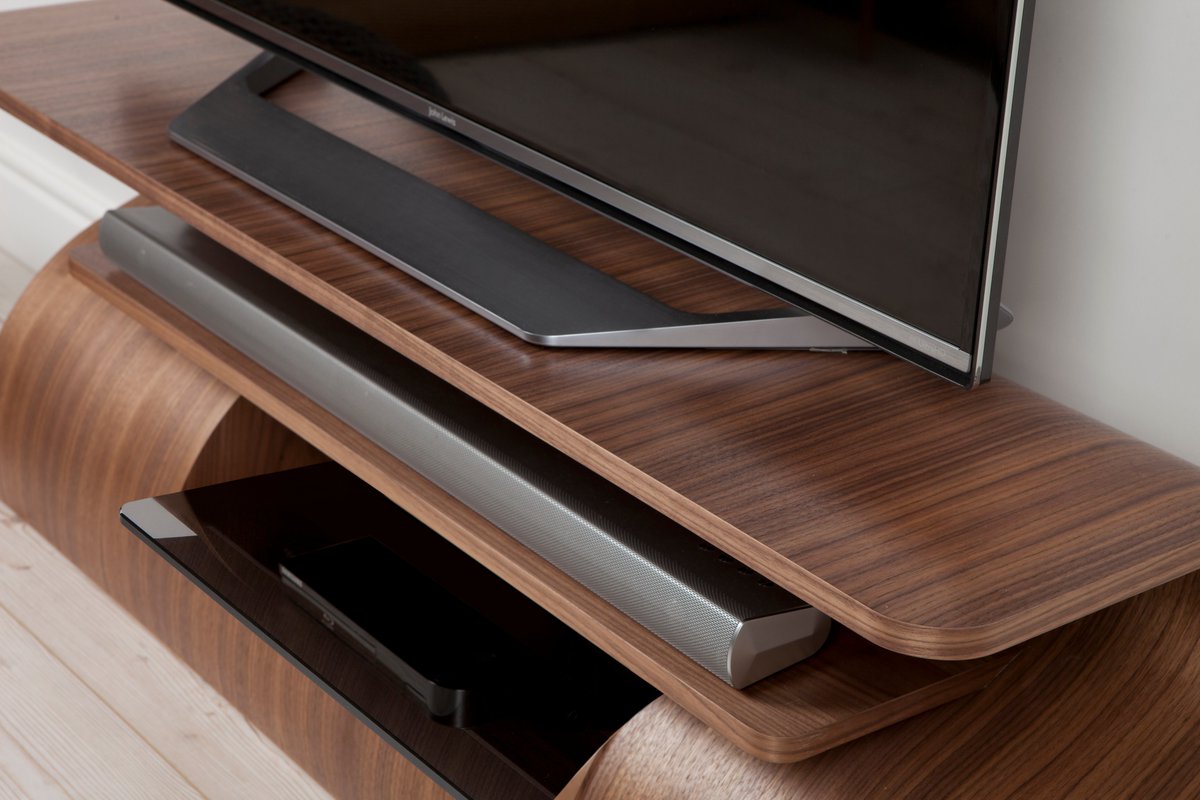 ByTomSchneider's tweet photo. The Surge TV Media Table is a stunning design with a dynamic shape reminiscent of a cresting wave. The slender shape is stabilised with hidden support and has a ventilated soundbar shelf and space for media boxes.
https://t.co/xTi0e5FthI
#britshdesign #furnituredesign #handmade https://t.co/90yholCNNT
