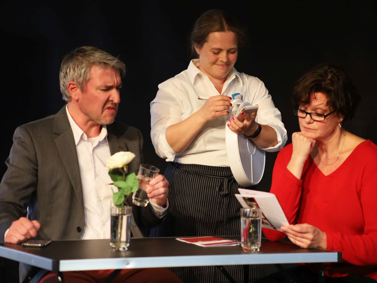 Am Sonntag spielen wir von 14-17 Uhr im Mühlenhof Museum in Münster eine Auswahl unserer aktuelle kleinen Stücke und Sketche! Außerdem finden Lesungen und Schulstunden statt.
Es würde uns freuen, euch zahlreich dort zu begrüßen!