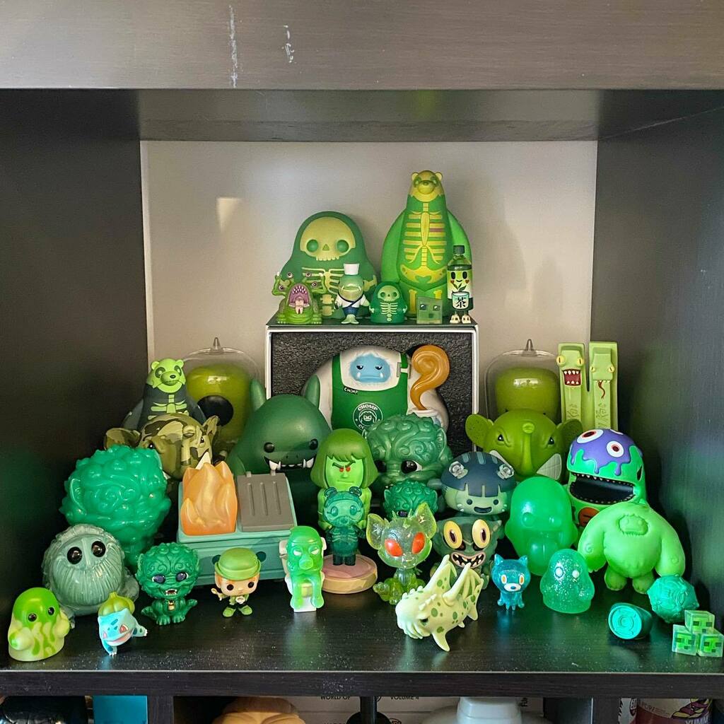 jayncoke's tweet photo. My growing grand green collection!
#shelfie #bearlyavailable #bimtoy #tinyghost #abominabletoy #chomp #killkat #tinyguardianshishi #ziqi #bakumbaa #dccomics #greenlantern #100soft #dumpsterfire #uvdtoys #angelonce #charlietheangryelephant #originalmon #… https://t.co/Rr8A08JesE https://t.co/0WhewwLq0v