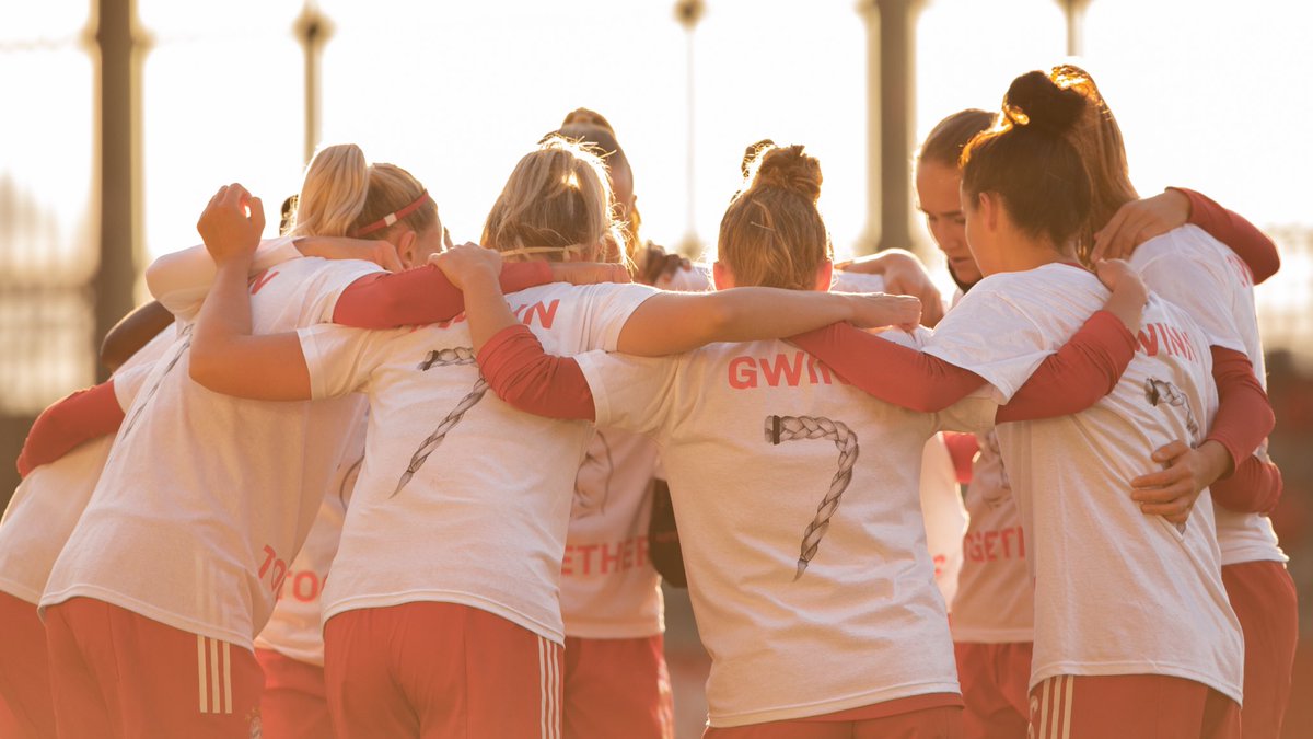 FCBfrauen's tweet photo. T-E-A-M ❤️🤍

#MiaSanMia #FCBayern #TeamGiuli https://t.co/XV1biJauyy