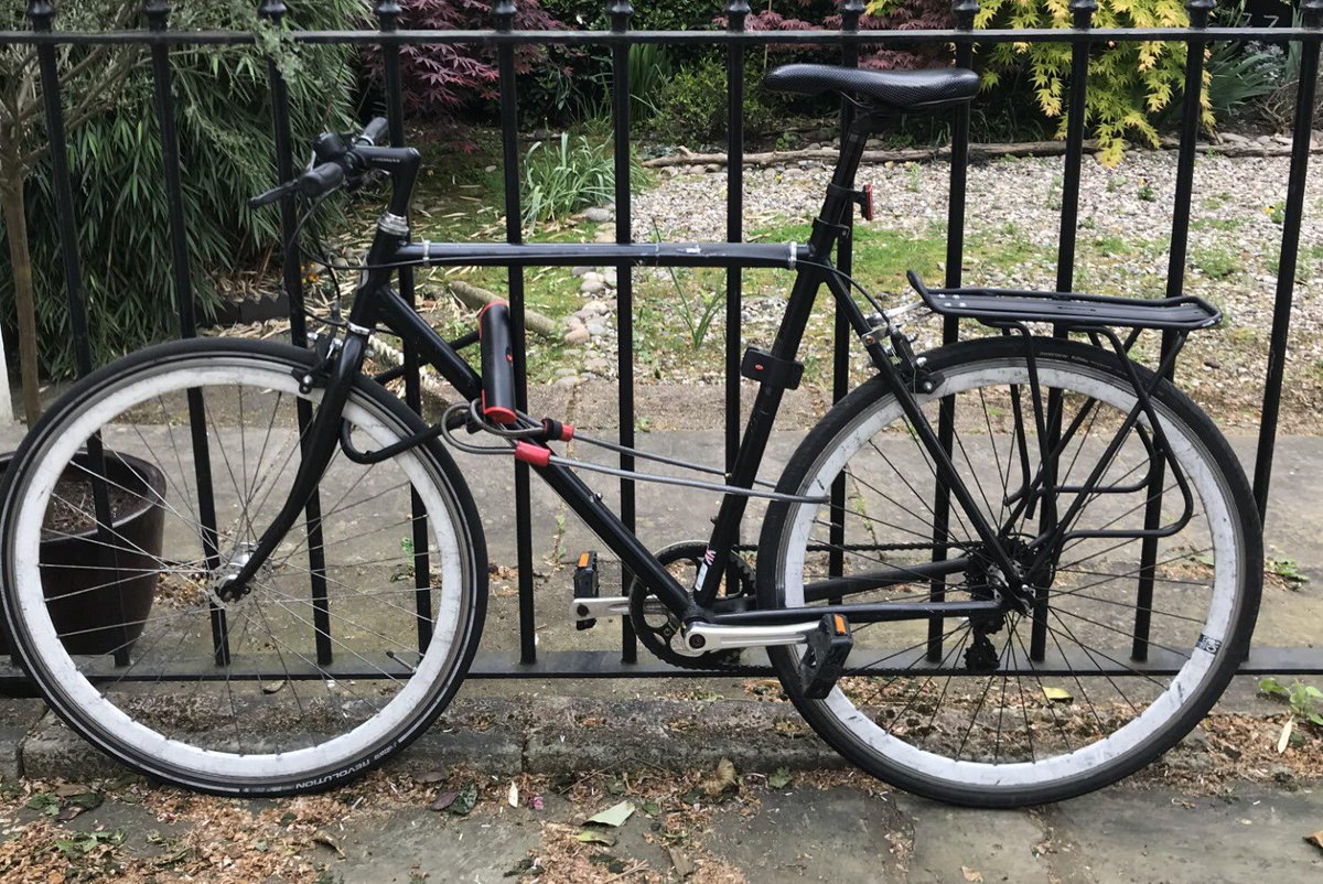 savzen's tweet photo. @StolenBikes_UK Teman black hybrid men's bike stolen from Northchurch Road, DeBeavoir N14, in the middle of the day around 3pm. Please help me find it! https://t.co/p96gyRo2AT