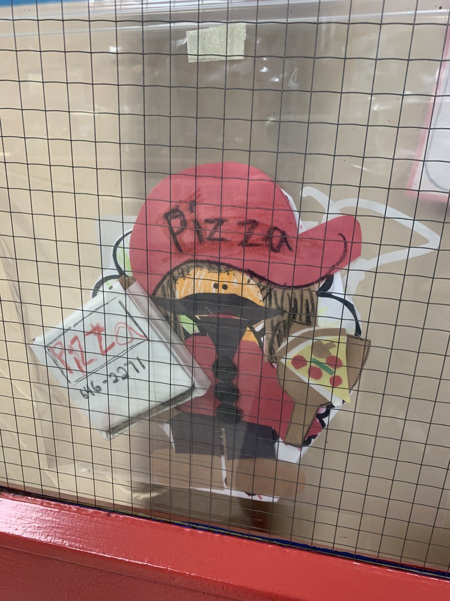 The turkey is in trouble this Thanksgiving in room 22! What great disguises our Jk/Sk students have created to help him out ⁦<a href="/cobdendps/">Cobden District Public School</a>⁩ ⁦@RCDSB⁩ #TurkeyTrouble