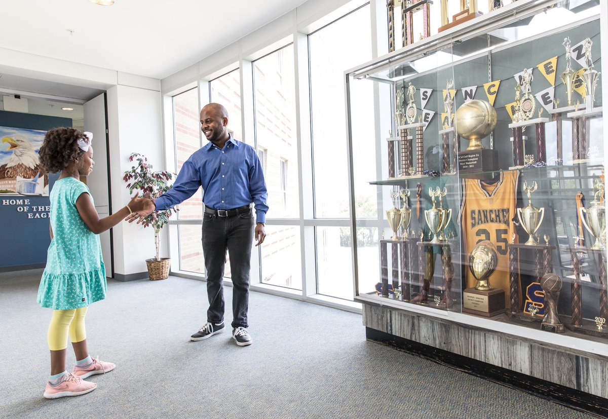 FamsEmpowered's tweet photo. It’s #NationalPrincipalsMonth, and we would like to thank all of the principals for their thoughtful leadership and tireless efforts in pursuit of the success of each and every student #ThankYou #PrincipalsMonth #EducationMatters https://t.co/Dms6P47oqS