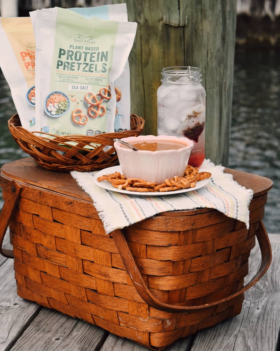 PresselsUsa's tweet photo. Thanks for the ❤️ and the 📸 @livingthegourmet! https://t.co/Cb5Yd5jgsf

#pressels #presselchips #feedfeed #dips #sweetandspicy #smoky #pretzels #snacktime #strawberry #honeymustard #LTGfood #partybites #partyfood #letseat #damndelicious #goodmoodfood #getinmybelly https://t.co/zxCRAd30bA
