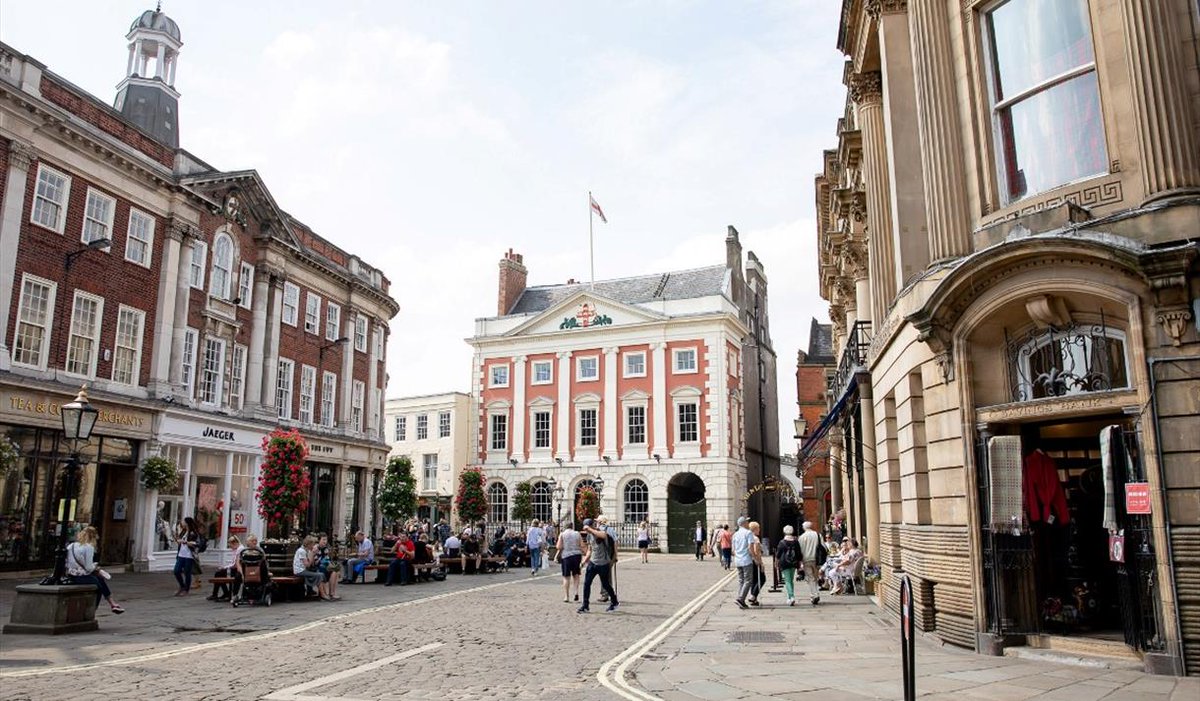 Explore the range of behind the scenes videos from @YorkMansionHse that showcase everything from 18th century recipes to how the team keep the historic clocks ticking over. 🕰️

Discover this and more with #YorkAtHome. 🏠

visityork.org/explore/yorkat…