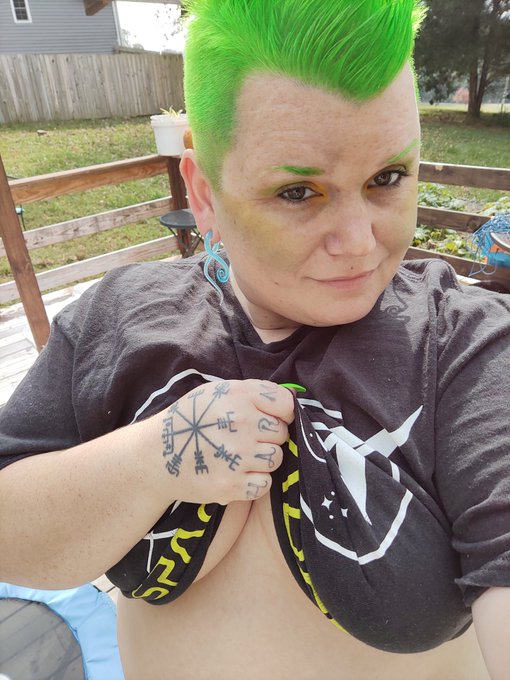 New hair, who dis? https://t.co/6YBRPpNVKi