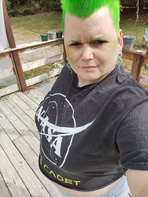 New hair, who dis? https://t.co/6YBRPpNVKi